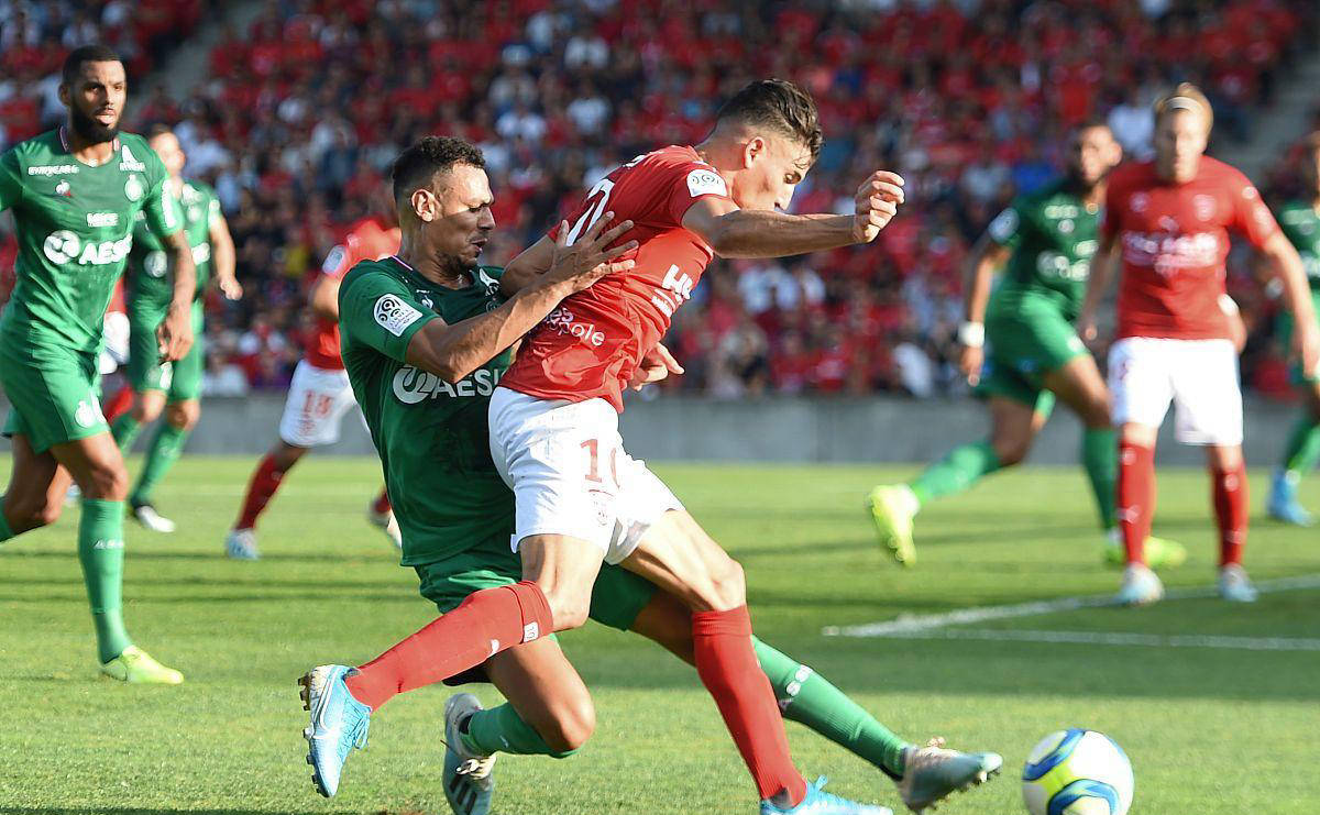 爱游戏娱乐-关于巴黎圣日耳曼客场-胜里尔防守仍待提升的信息