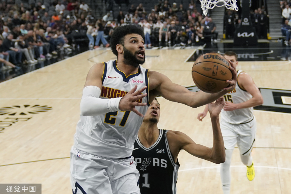 马刺反超逆转对手,全队合力取胜 马刺反超逆转对手,全队合力取胜