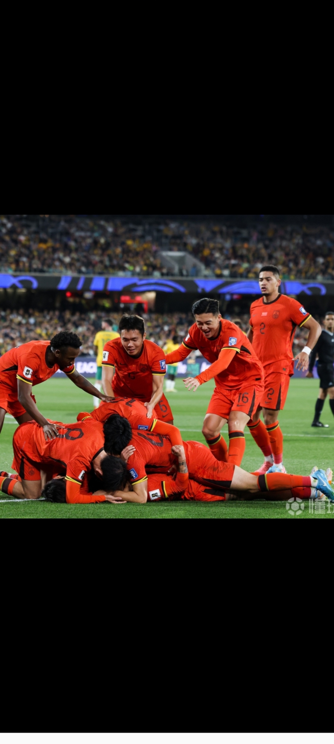 包含精彩足球对决引爆场面，国内顶尖球队势不可挡的词条