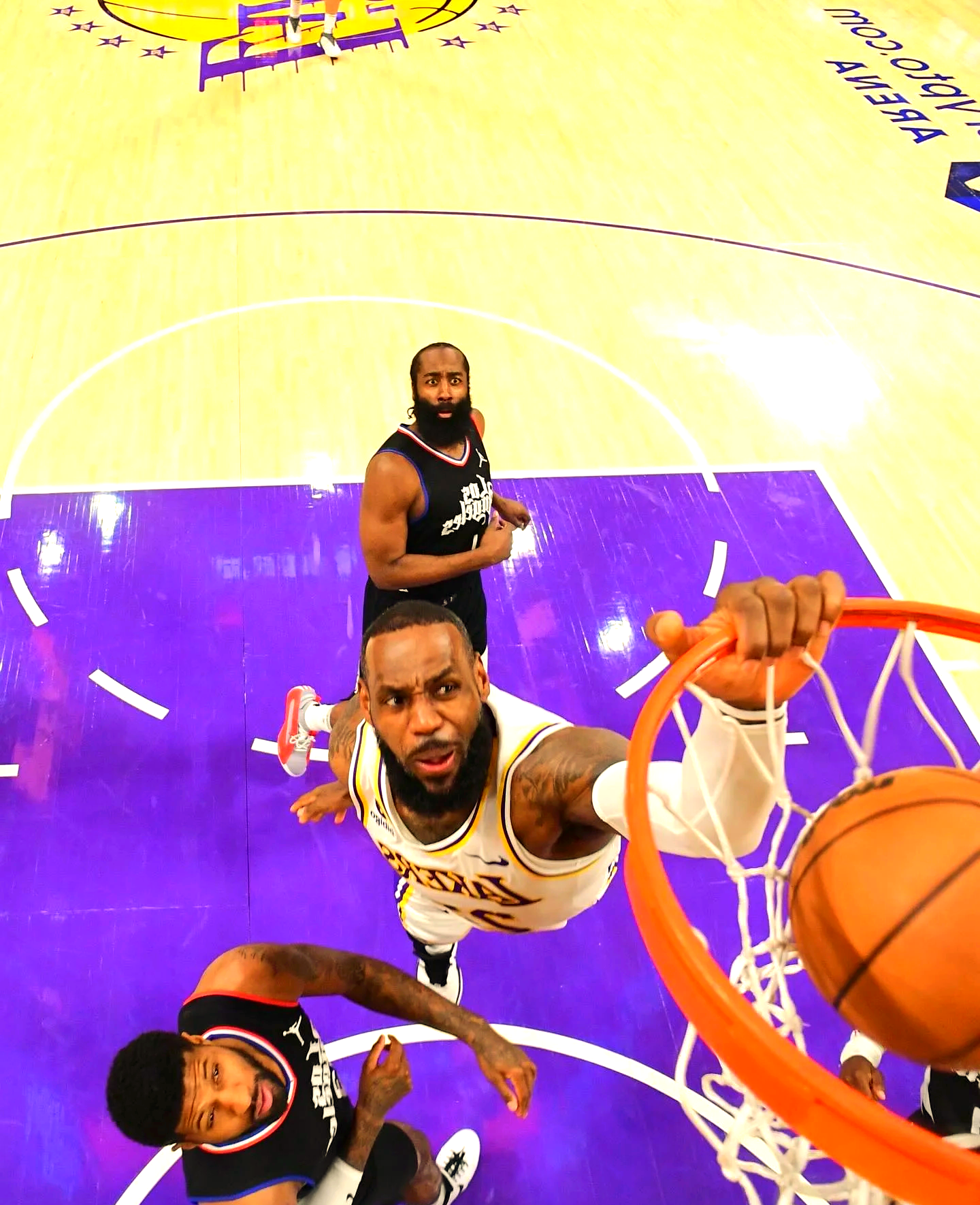 快船队主场大胜湖人，取得四连胜