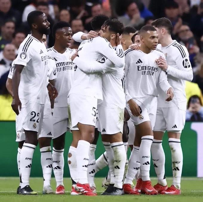 爱游戏官网-包含巴拉多利德连胜止步，战平对手守住不败的词条