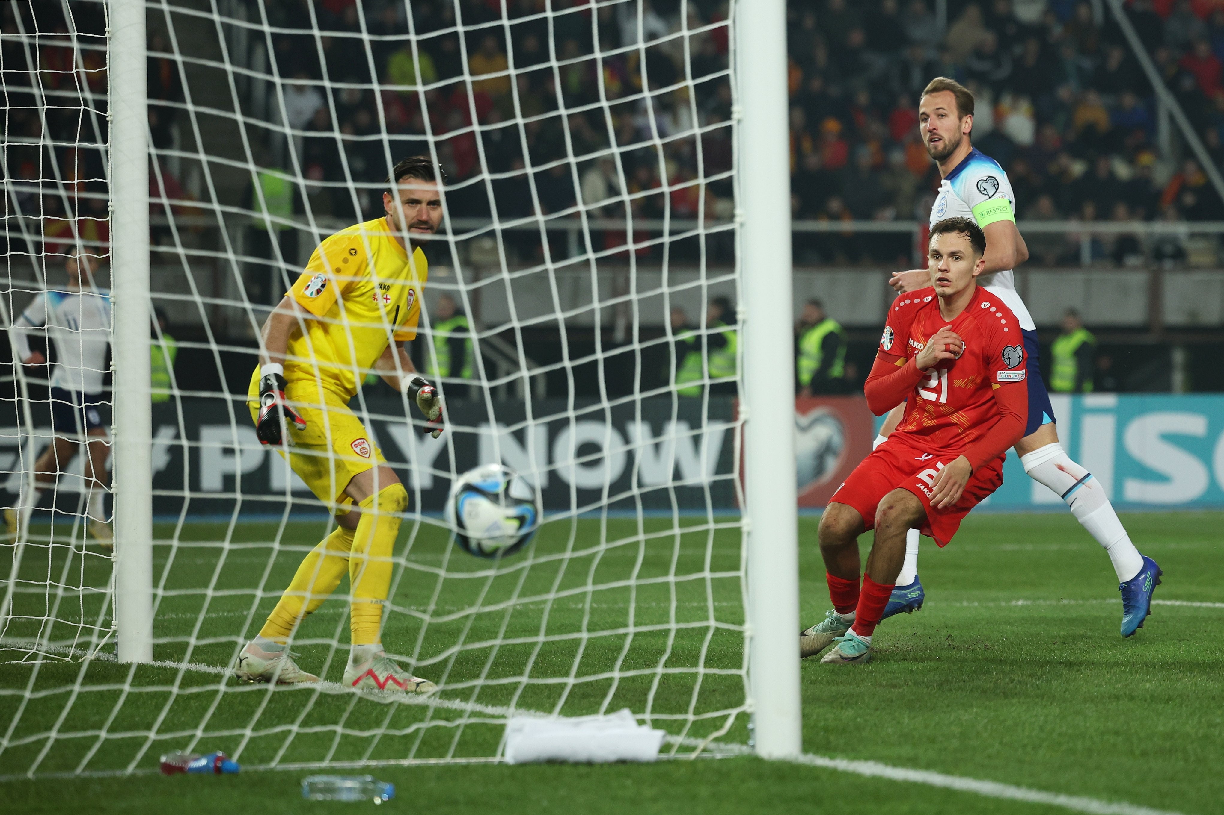 法国主场战平乌克兰,保持小组领先 法国主场战平乌克兰,保持小组领先