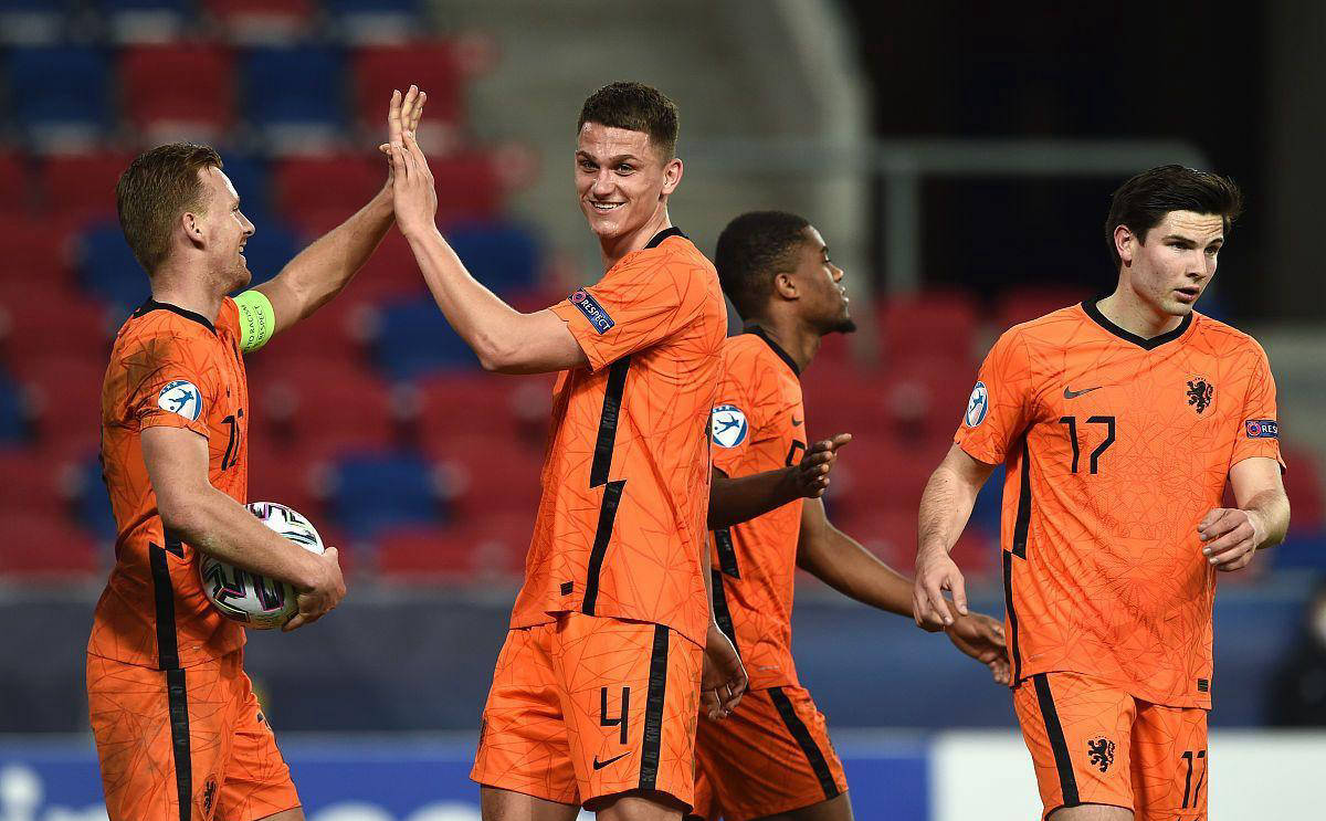 荷兰队士气高涨，备战欧洲杯预选赛积极训练的简单介绍