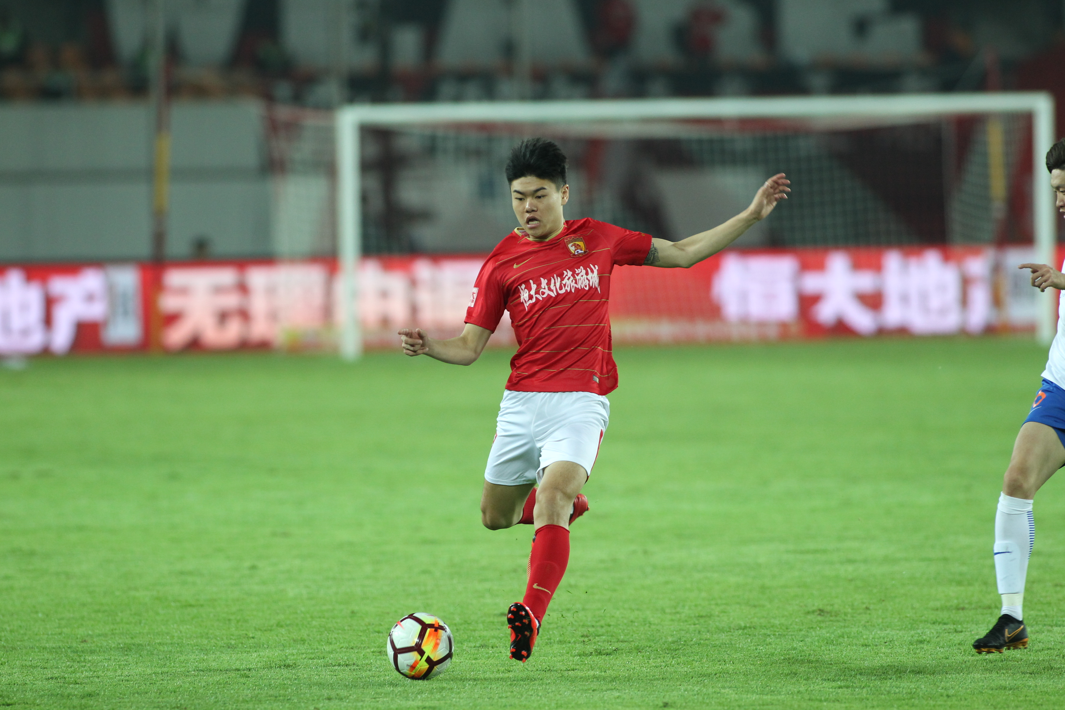 爱游戏体育-恒大主场胜利，稳固前四位置的简单介绍