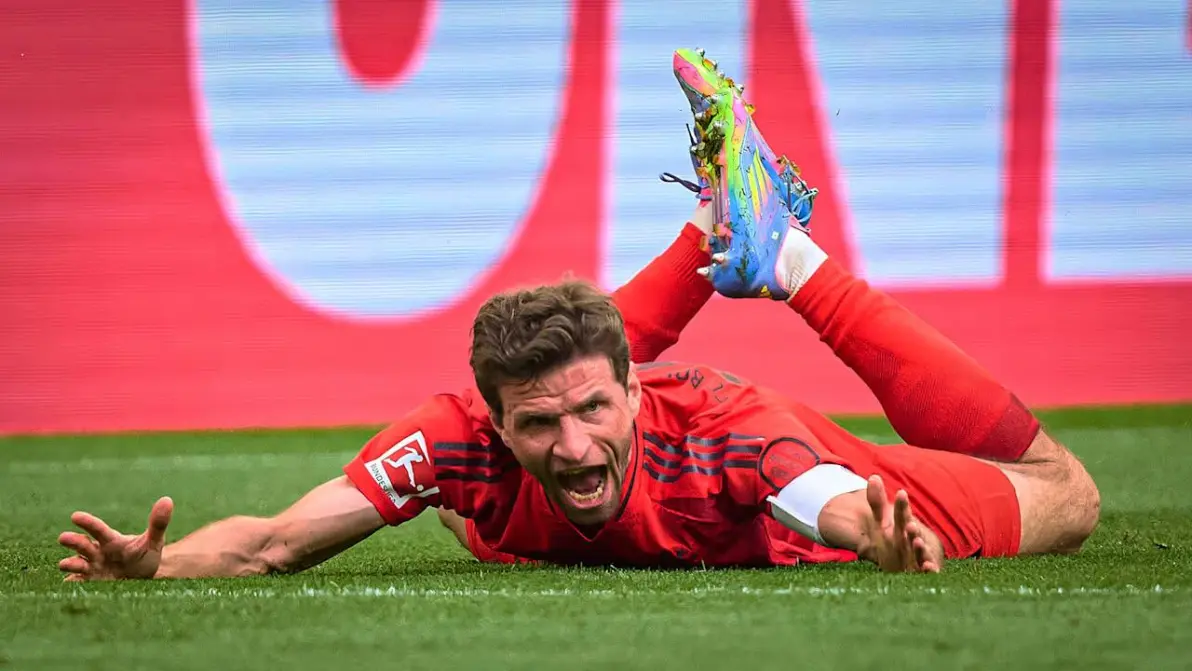 昨日德甲：拜仁碾压勇士，争议判罚的简单介绍