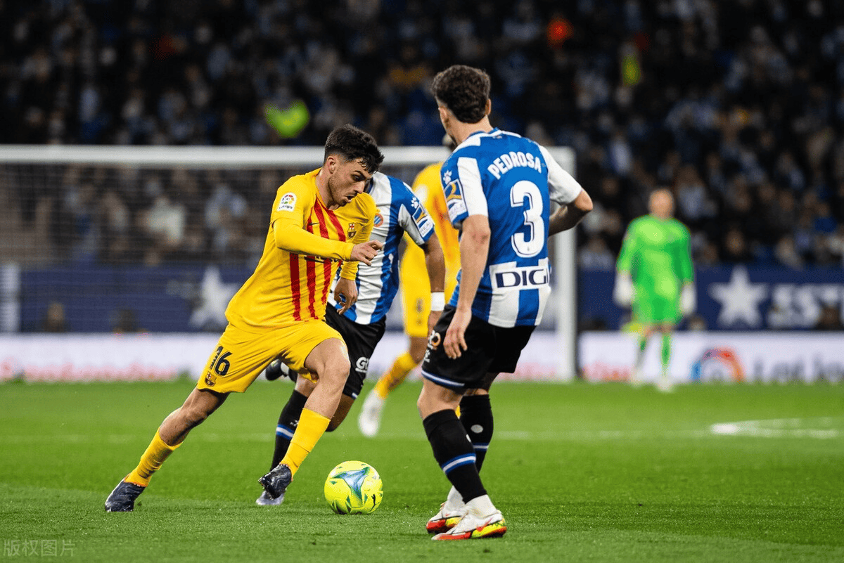 爱游戏大厅-西甲比赛一触即发，双方球员全力拼搏的简单介绍